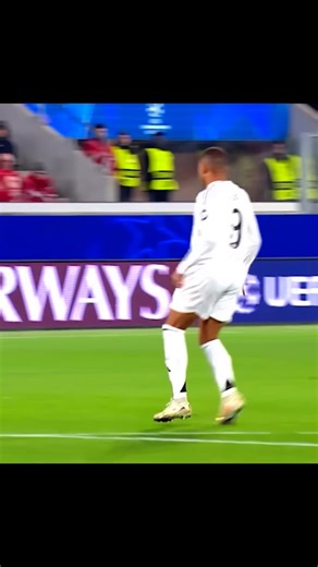ElevatePerformance on Instagram: "Play like Mbappe with these 6 Skills🔥 Here’s a collection of skill moves that Mbappe uses to destroy defenders! As always, make sure to practice these moves as much as possible individually, so that you feel confident pulling them out during a match💪🏻 Also, if you’re interested in the Grip socks that I wear for my sessions, check out @alkoteksport or check the link in my bio👆🏻 #footballtraining #soccertraining #footballskills #soccerskills #skilltutorial #s