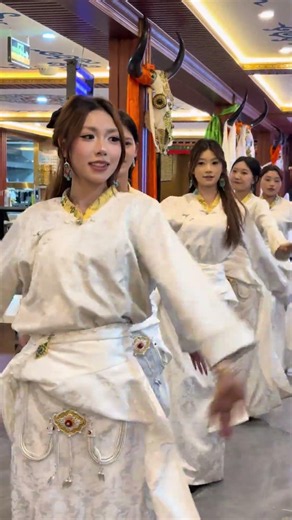 Elegant Tibetan Girl Dancing in Traditional Attire #shangrilatibet #dance #getviral #worldwidedance