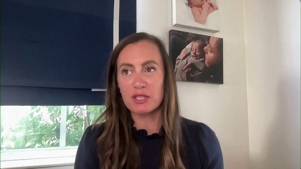 NYC installs ‘Hello, Gorgeous!’ sign on Brooklyn Bridge — but few get the reference