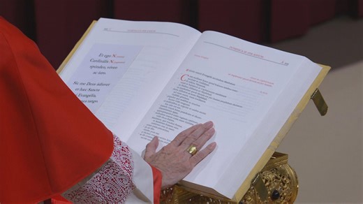 Il giuramento del cardinale Pietro Parolin, tra i principali papabili di questo Conclave