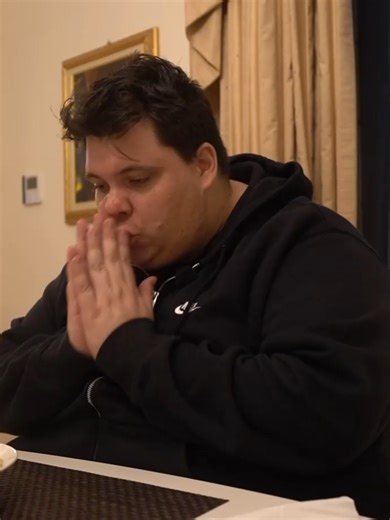 Teuf n’a pas voulu réagir de façon excessive, et même si l’alcool n’a pas aidé, il a su calmer très vite sa sécurité @teufeurssku #teuf #malta #edit #humour #havanaclub