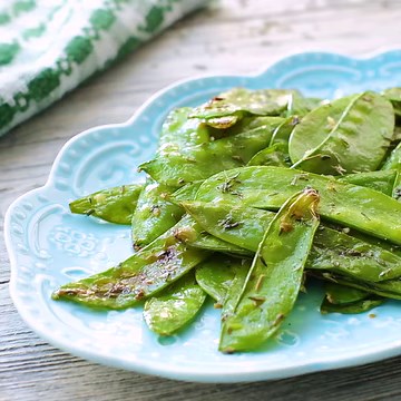 HEALTHY Roasted Sugar Snap Peas are easy to make and ready in 8 minutes! RECIPE: https://brooklynfarmgirl.com/roasted-sugar-snap-peas-recipe/ | Brooklyn Farm Girl