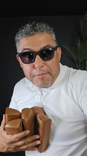 🕶️ El clásico Wayfarer con tecnología inteligente Los Ray-Ban Meta Wayfarer Gen 1 reacondicionados en Matte Black con lentes Gradient Graphite Polarized combinan cámara integrada, audio de oído abierto y controles por voz en el icónico diseño Wayfarer. #TikTokShopCreatorPicks #RayBanMeta #SmartGlasses #WearableTech #TechLifestyle