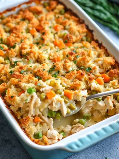 37K views · 123 reactions | This Chicken Stuffing Casserole is creamy, comforting, and so easy to make! With tender chicken, veggies, and savory stuffing, it’s the perfect family-friendly dinner for busy weeknights. Ingredients: Chicken Broth: 1 1/2 cups Butter: 1/4 cup Stuffing Mix: 1 6 ounce package, such as Stove Top Recipe in the Coʍʍеոτ  Enjoy ❤️ | Recipes by banana | Facebook