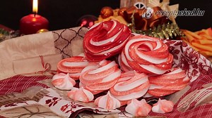 578K views · 1.2K reactions | Kezdjük a karácsonyi készülődést ezzel a fantasztikus habkarikával! https://receptneked.hu/edes-sutemenyek/kulonleges-sutik/karacsonyi-habkarika/ | Receptneked | Facebook