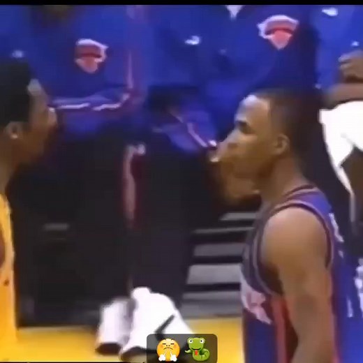 6.4M views · 12K reactions | Kobe Bryant's Fight vs. New York's Chris Childs On April 2, 2000, Los Angeles' Kobe Bryant got in the first fight of his NBA career, a dustup with New York's Chris Childs. After a Bryant elbow to Childs coming off a screen, the two exchanged words and shoved before they got in each other's faces.  #kobe #mambaforever #newyork | NBA News Source | Facebook