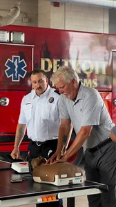 This is how Detroit’s First Responders do things! 👏 Representatives from the Detroit Tigers toured the DPD 4th Precinct and Detroit Fire Department Engine 27 to learn how our brave officers, firefighters and EMT’s work to keep our city safe. Thank you Detroit Tigers for showing your appreciation of our work! 🚔🚒🚑 | Detroit Police Department