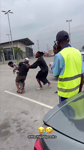 ROUGH PLAY 🤣😂😂😬 🎵 @Paul Rufus use the sound !! Artist: Paul Rufus Aka: Drivers Ambassador, Highway mafia, Highway Entertainer. #goviral #viral #machigoldpranks #pranks #prank #prankster #discover #trend #trending #fyp #foryou #fypシ #foryoupage #tiktoknaija #tiktoknigeria #tiktokindia #tiktokuk #tiktokusa #dontletthisflop