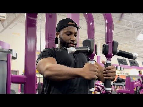 How To Do A Pec Deck Fly (BEGINNER)