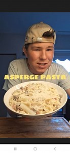 ASPERGE PASTA 🍝🍄‍🟫 | Recept 👇 Asperges zijn maar een paar maanden per jaar te krijgen, dus als ze in het seizoen zijn moet je er goed van genieten. Als je deze heerlijke pasta met asperges, champignons en hamblokjes maakt komt dat zeker goed! Recept 🌟 9,0 ⏳️ 35 minuten 👨‍🌾 1 persoon Ingrediënten: - 250 gram asperges - 100 gram champignons - 100 gram tagliatelle - 60 gram hamblokjes - 75 gram zuivelspread met tuinkruiden - 10 gram Parmezaanse kaas extra voor erop - 10 gram roomboter of een