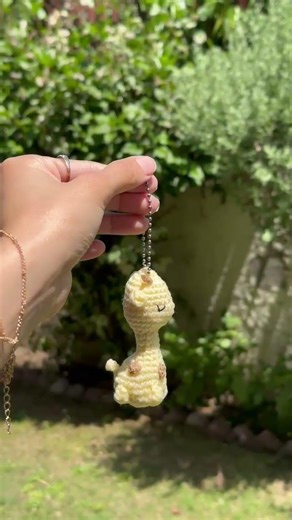 Baby Giraffe keychain #crochet #handmadeseller #amigurumi #keychain #bagcharm #babygiraffe #diy