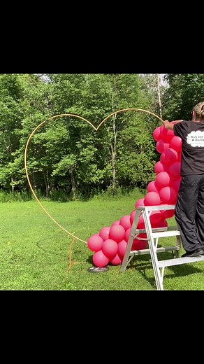 Make a balloon arch, heart shaped with me! I love these TufTex balloon colours, coral & taffy, especially the taffy! 180 total balloons used. Link in bio for heart stand ❤️ #balloons #balloonsoftiktok #balloonartist #balloonartistsoftiktok #balloonarch #balloonarchtutorial #balloonarchdecor #balloonarches #tuftexballoons #partyballoons #balloondecoration #balloon #askmeforaballoon