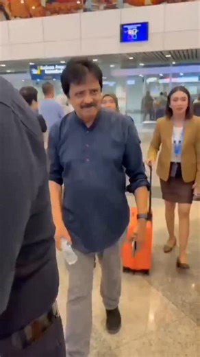 Popular playback singer Srinivas has just landed in Malaysia for his upcoming event, Up-Close and Personal with Srinivas, happening on 21st September exclusively for Astro customers.#astroulagam | Astro Ulagam