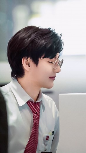 774K views · 110K reactions | Photographing a check-in agent at #Changi Airport #handsome #streetphotography #streetphotographer #streetportrait #airlinephotography | Mig Shot | Facebook