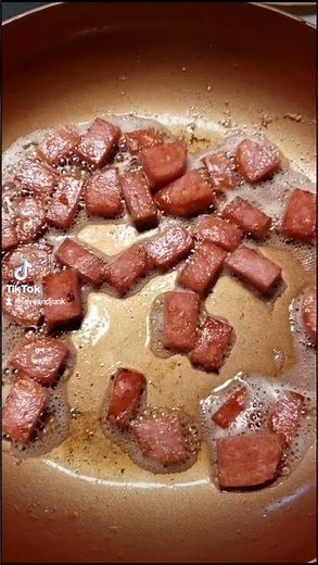 SPAM AND PINEAPPLE PIZZA | EASY HAWAIIAN PIZZA #SHORTS