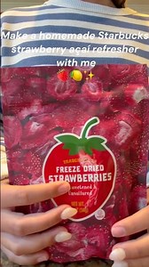 Make a homemade Starbucks strawberry açaí refresher with me 🍓🍋✨#strawberry #starbucks #homemade
