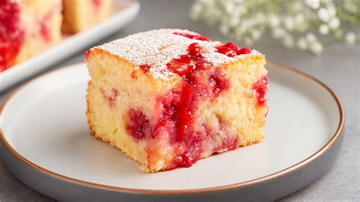 This Raspberry Coconut Cake Looks Simply Irresistible | You’ve Got to Try This Recipe!