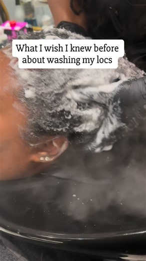 Washing your locs is not optional — it’s essential 💧✨ Clean locs = healthy growth, strong strands, and a happy scalp. Don’t be afraid to wash your locs at home. Get comfortable with your hair. If you’d rather not wash your locs at home, then that is what I’m here for. Let’s set up a 4-6 week scheduled maintenance appointment and allow me to do it all for you while you sit back and relax. 😌 ✨ Removes buildup and residue ✨ Promotes scalp health and prevents flakes ✨ Prevents odor and trapped deb