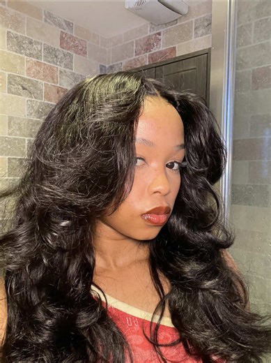 Hair Tutorial/ Curtain Bangs Tutorial. The hair is a body wave wig from @ISEEHAIR #bouncyhair #rollerset #curtainbangtutorial #curlyhairstyles