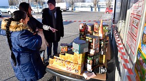 Országszerte szilveszterre készülnek, újabb roham indult a boltokban