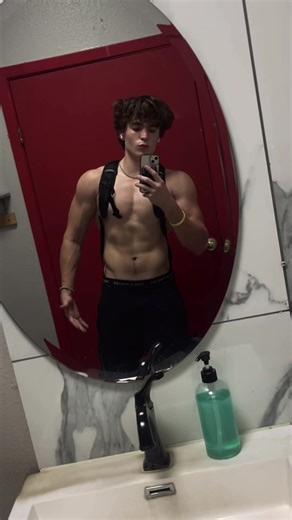 Backpack method #biceps #drake #physique