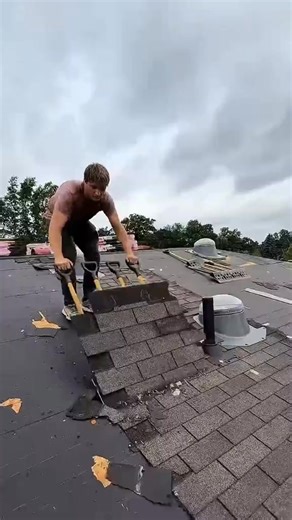 9.8K views · 31 reactions | Why this roof can survive 30 years of storms ⛈️?#rooffing #asphaltshingles #oddlysatifying #fyp #foryou | novara 22 | Facebook