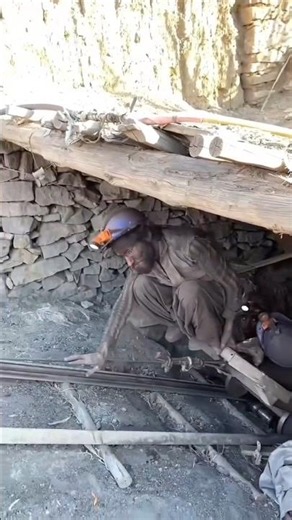 How Coal Mine Elevators Work 😳⛏️