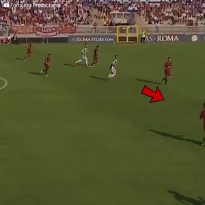 Viele sagten, er sei das "Juwel des italienischen Fußballs", aber er wurde einfach verlassen... Der Grund? Seine schöne Freundin. Mirko Antonucci zeigte in Italien ein einzigartiges Talent. Er hat Dribbling, Eleganz, Schlagkraft und Schnelligkeit, aber um Erfahrungen zu sammeln, ging er nach Vitória in Portugal. Doch plötzlich verlobte er sich mit dieser Frau, und alles ging den Bach runter. Die sozialen Netzwerke und "Videos" machten ihm einen Strich durch die Rechnung. | Cracks im Sport