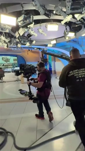 17K views · 205 reactions |  BEHIND THE SCENES: Sandra Smith takes a stroll into Studio W to chat with Fox Weather Meteorologist Bob Van Dillen live. Make sure you check out Fox Weather for the latest on the snowfall in the Northeast: | FOX Weather | Facebook