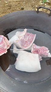 Thịt lợn đen bản #mỡ #thitmo #ancungtitkok #londenvn #londen #taybacvietnam #videolonger #nguoivungcao #ăncungtiktok❤️ #thilon #londen #thitlonman #dantocvietnam #vungcao #vungcaotaybac #thilonban #AnCungTikTok #LearnOnTikTok #taybactv #amthuctaybac #amthuc | Vừ Chứ