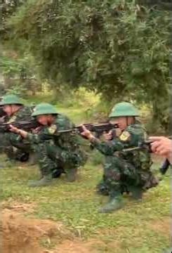 Chiến sĩ mới ngắm bắn vaoc mục tiêu bia số 7