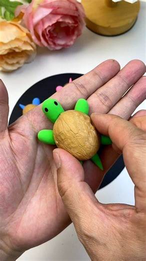 44K views · 123 reactions | Don’t throw away the walnut shells at home, make a cute handmade little turtle in a few simple steps, try it with your children | Art, Crafts and Journals | Facebook