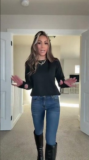 The cutest dark wash skinny jeans