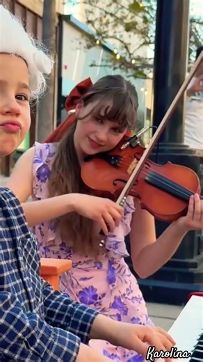 ."5-Year-Old "Little Bach" plays Ave Maria."Crowd is Amazed"