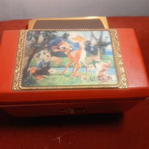 cajas musicales únicas | Hermosa caja musical antigua con imágen tridimencional de Bambi. Medidas: 14cm x 17cm x 9cm. Melodía: Para Elisa BAMBI es una película de... | Instagram