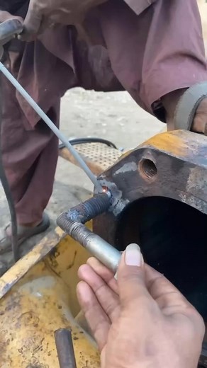 252K views · 5.7K reactions | How to recover broken bolt stickwelder howtorecover_brokenbolt _bolt diyideas . . #welding #riper #shorts #virals #tranding #reelsviralシ #reelsvideoシ #tranding2024 #viralvideoシ #reelschallenge #explorepage #FacebookPage | Star Welding Services | Facebook