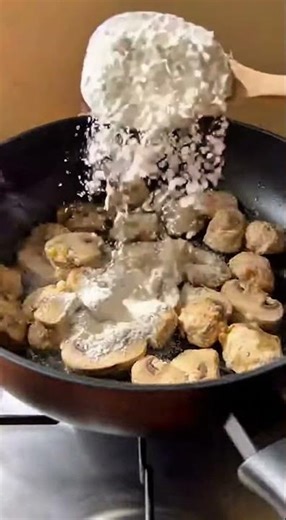 Creamy Chicken & Mushroom Pot Pie 🥧 Golden & Flaky#foodreels #recipe #foodvideo #cooking