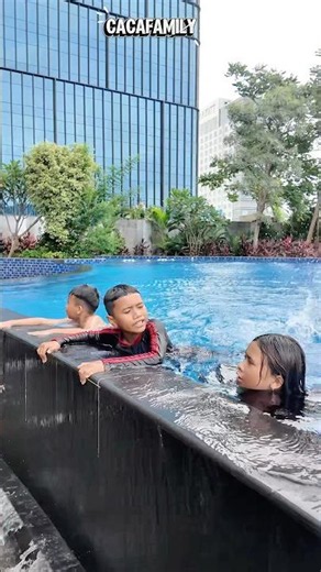 Ara and Bubu have a swimming race #cacafamily #shorts #trending #comedy