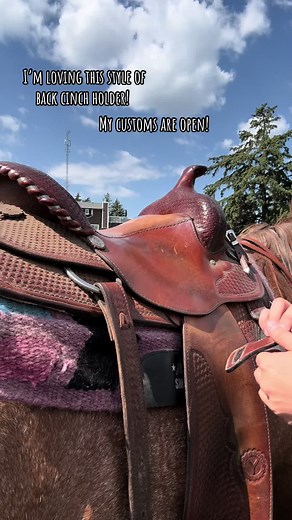 Thought I’d show a quick demonstration of how these back cinch holders work! Loving the idea! 🤩 #surefireperformanceanddesign #customleather #foryou #leather #fyp #basketweave #leathertooling #horses #horse #saddle #customtack #leathertack #handmade #backcinchcellholder #phoneholder #foryoupage #satisfying #demonstration #viral #horsesoftiktok #horsegirl #cowgirls #cowboy #country #countryscoolagain #canada #alberta