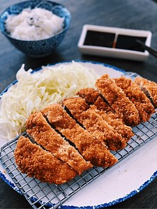 Tonkatsu - Japanese Fried Pork Chops (CRISPY)