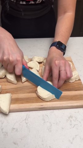 Irresistible pull-apart garlic bread that melts in your mouth