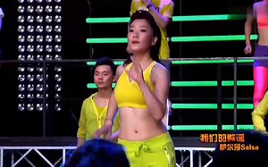 《我们的歌谣》(萨尔莎Salsa广场舞蹈)经典歌曲现场版MV - 凤凰传奇、王广成_哔哩哔哩_bilibili