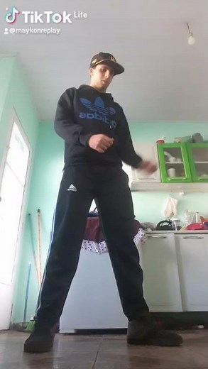 DANÇANDO FUNK NO Robô 😂