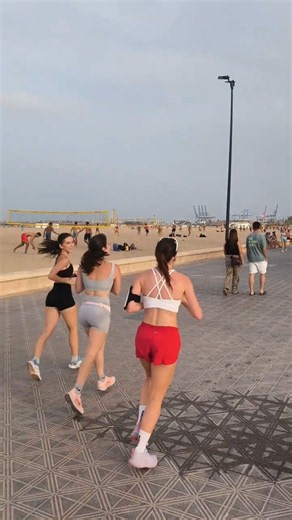 Beach day in Valencia, Spain 🏖️🇪🇸