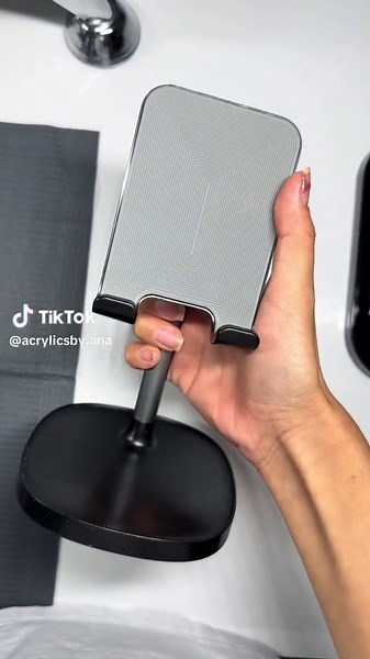 Essential Nail Tech Must-Haves for Your Salon