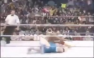 Momento épico #hulkhogan VS #Earthquake #wwe #presingcatch | Nostalgia de los 80's y 90's