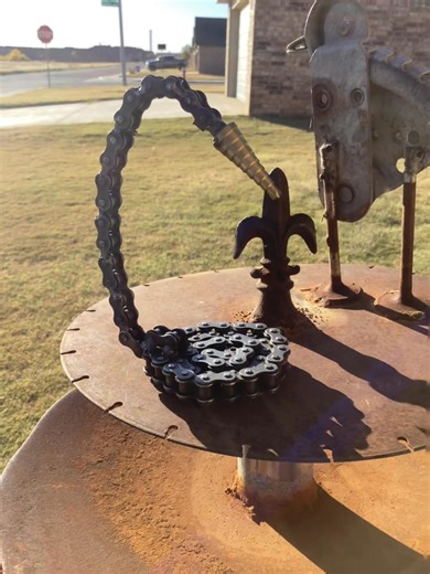 On the attack! #metalsculpture #sculpture #metalart #art #metalwork #metalartist #welding #metal #metalartwork #handmade #steelart #weldart #recycledart #steelsculpture #contemporaryart #scrapmetalart #sculptureart #metalsculptures #artwork #sculptures #metalworking #welder #steel #artist #punk #artsculpture #sculptureartist #crazymetalsculpture #scrapmetalart | The Junk Punk