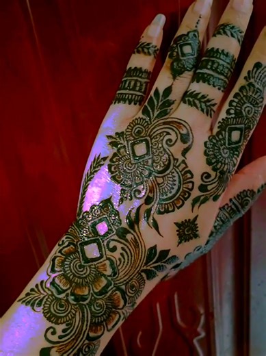Beautiful Simple Mehndi Design for Bridal Events