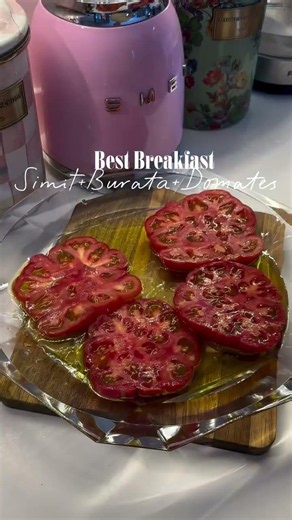 El DESAYUNO perfecto que vas a querer repetir! 🤤 Simit + Burrata 🍅 #shorts