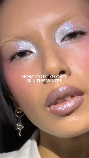 39K views · 406 reactions | Need an easy glowy skin hack? Try mixing MAC Skinfinish Lightstruck Liquid Highlighter in Glacial + MAC Studio Radiance 24HR Luminous Lift Concealer. Then, top it off with some Dazzleshadow Liquid in Silver Surfer + Crumbled Diamonds for an ice-cold Glacial Glow. #MACTrend #GIFTMAC #MACHoliday | M·A·C Cosmetics | Facebook